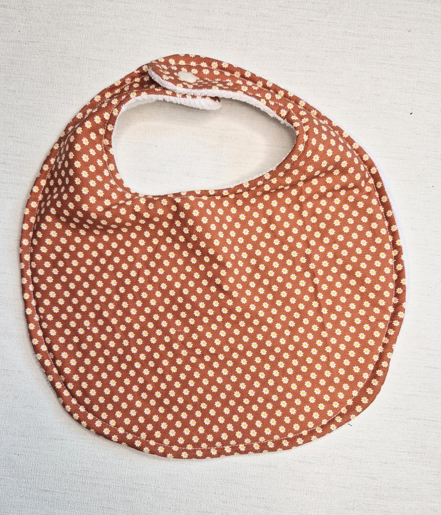 Mini daisy dribble bib