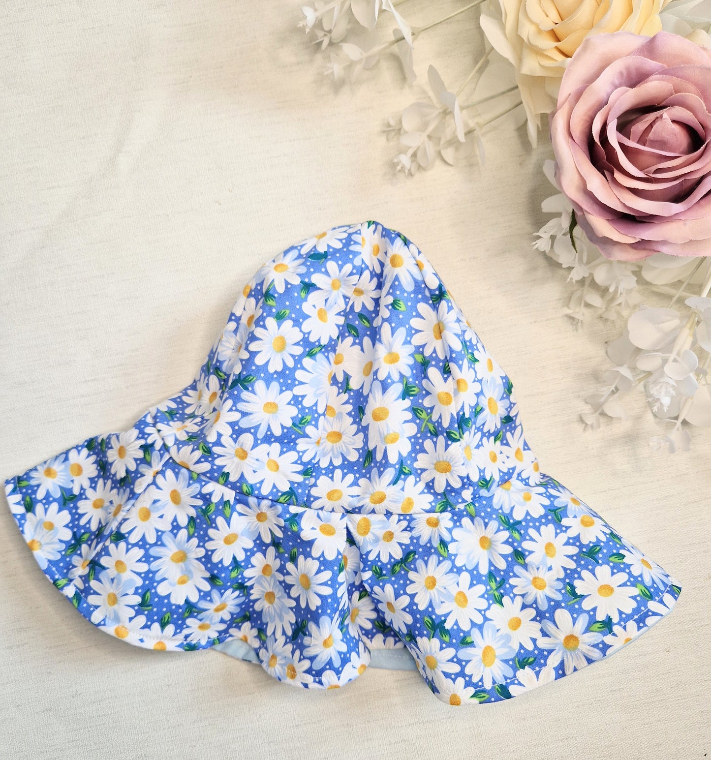 Summer blue daisy sunhat