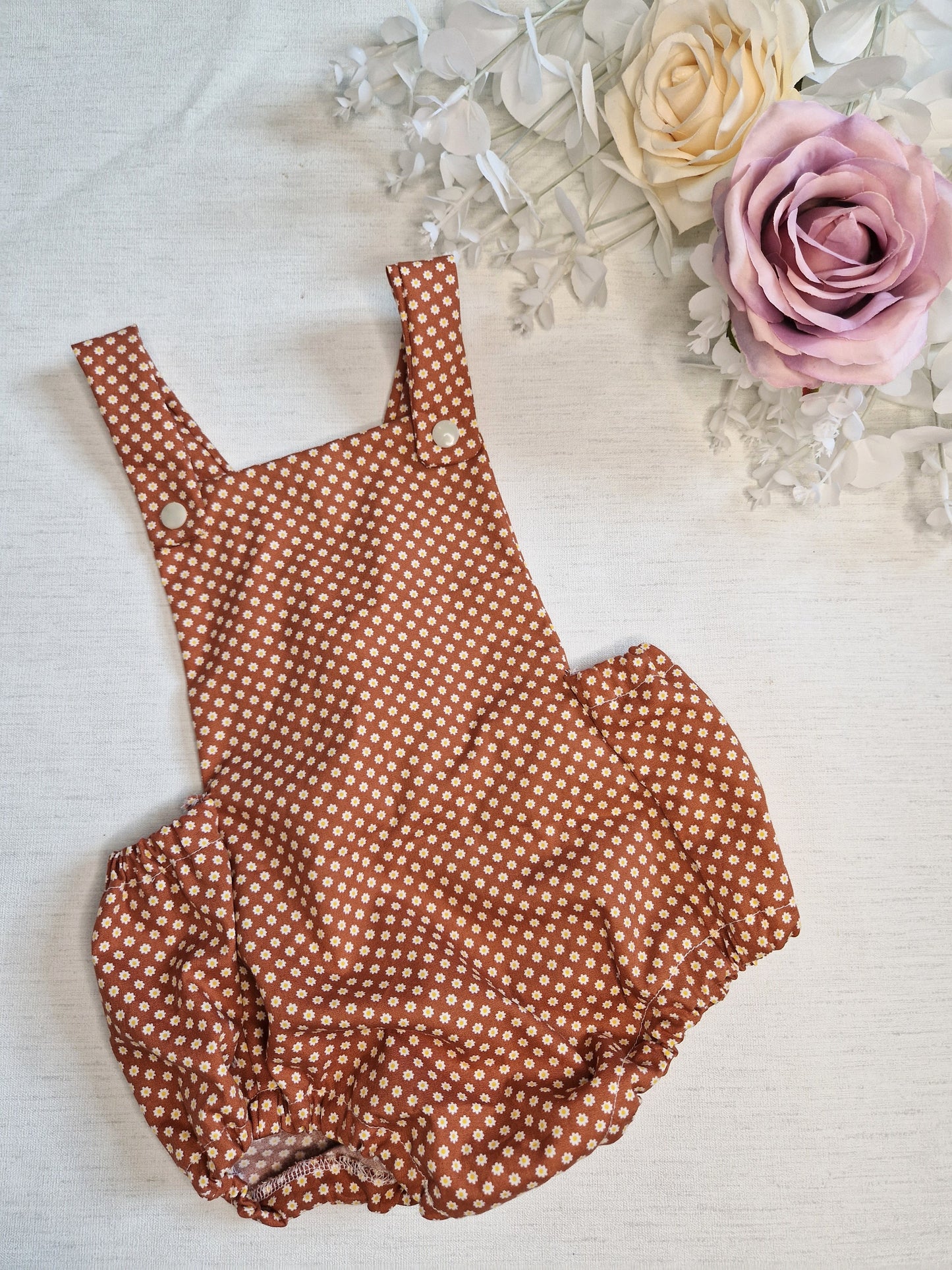 Disty beige daisy romper