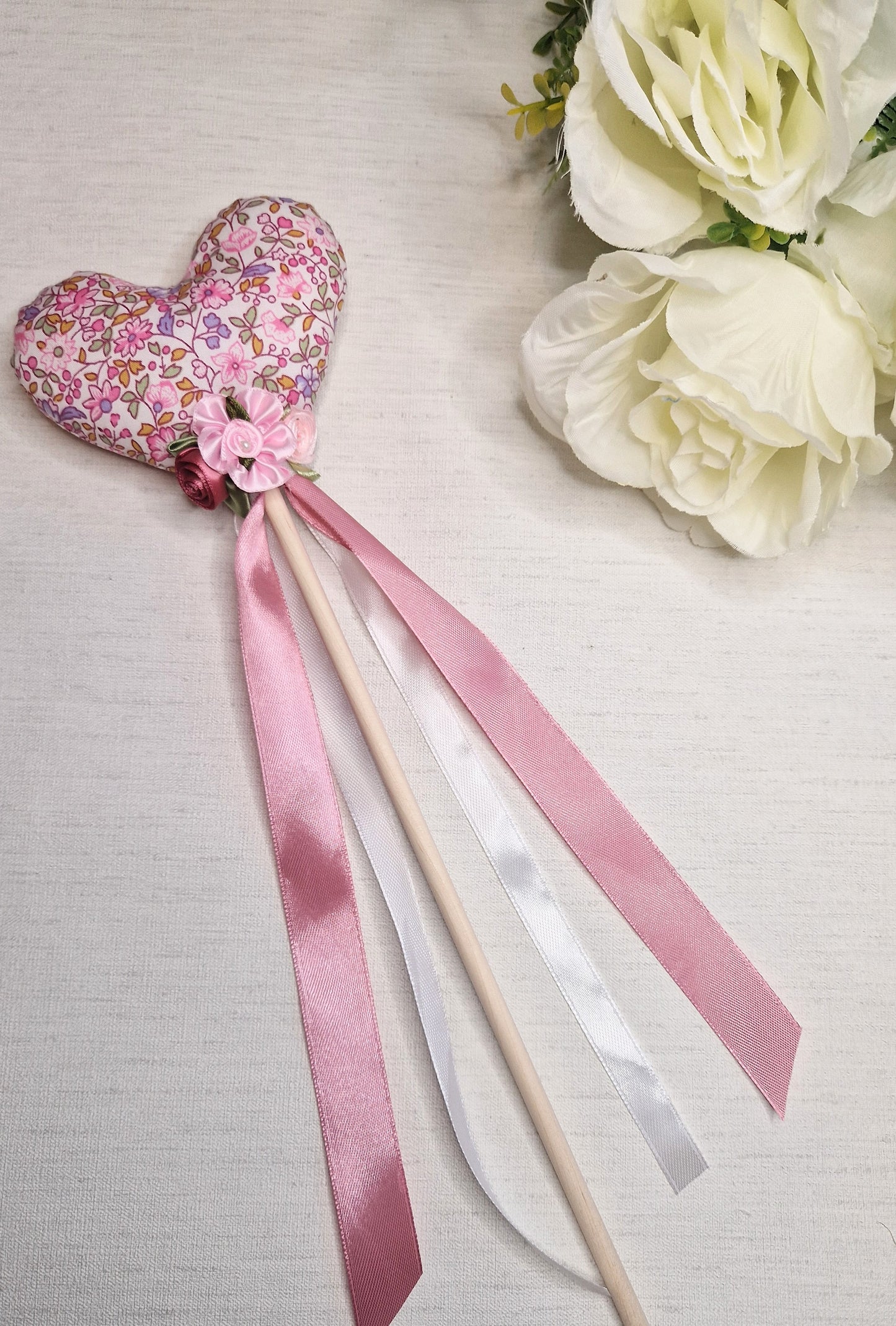 Ditsy pink heart valentines wand