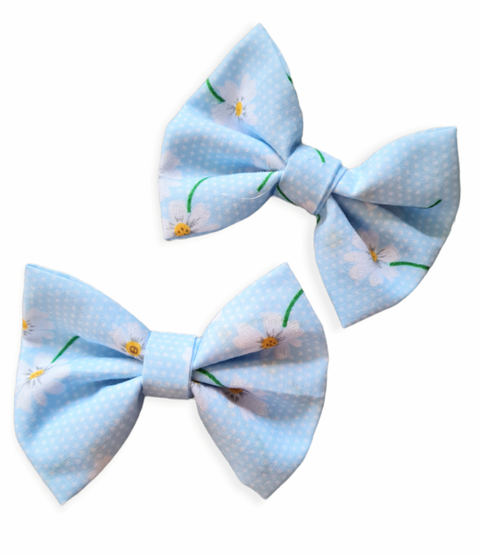Blue daisy bows